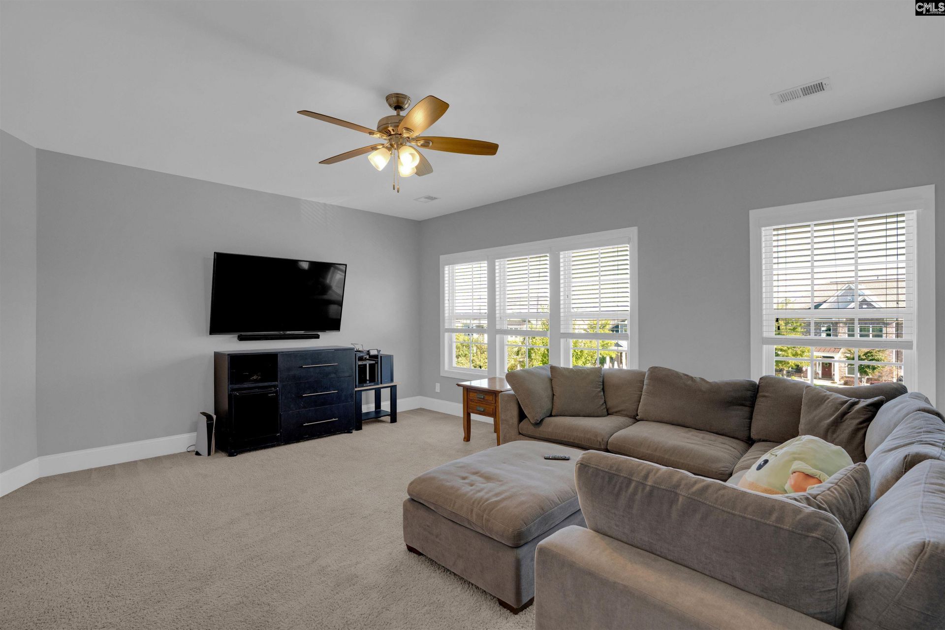 70 Wynterhall Court  Photo 55