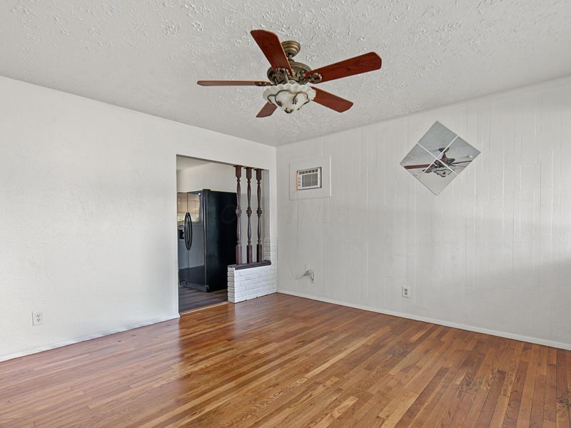 3827 Wade Road, Columbus, OH 43232 Photo 2