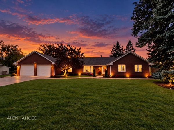 4221 Park Hill Circle , Urbandale, IA 50322