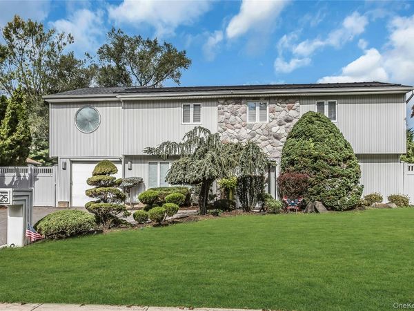 25 Lesley Lane, Old Bethpage, NY 11804