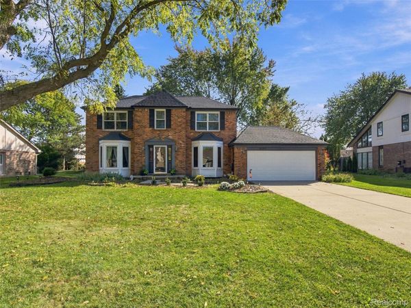 22747 Shadowglen Drive, Farmington Hills, Mi 48335