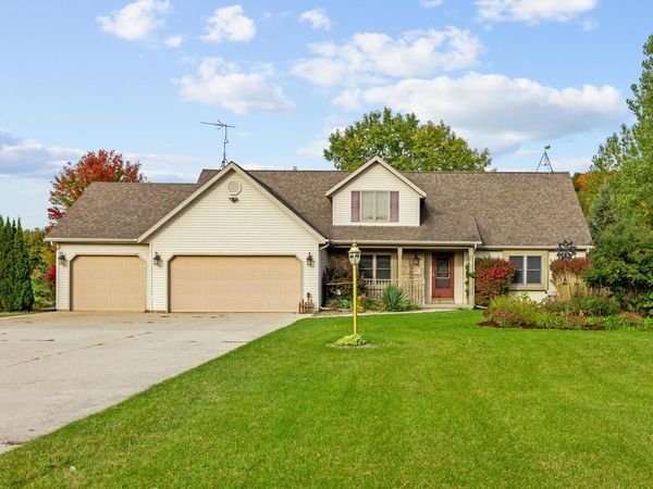 N6972 Jennifer DRIVE, Plymouth, WI 53073
