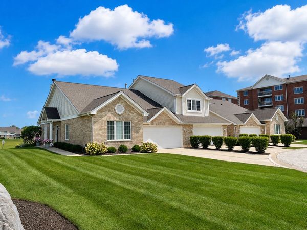 11417 Foxwoods Court , Oak Lawn, IL 60453
