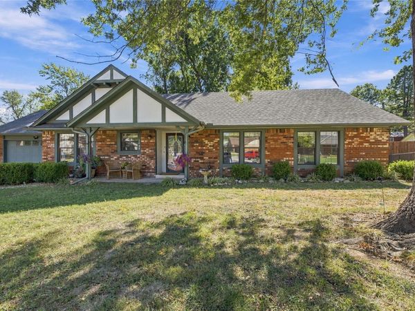 1202 Oklahoma Place , Claremore, OK 74017