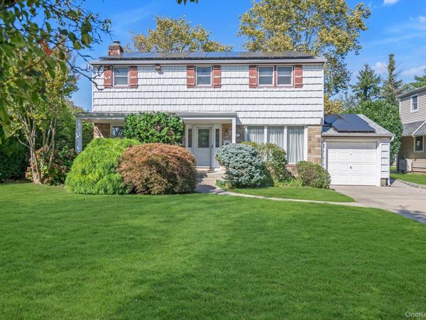 17 Joseph Street , New Hyde Park, NY 11040
