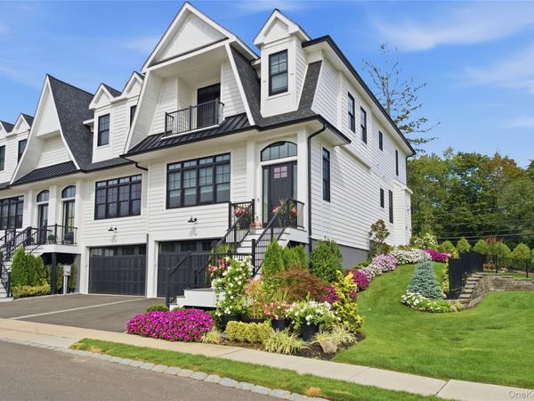 10 Three Ponds Lane , Woodbury, NY 11797