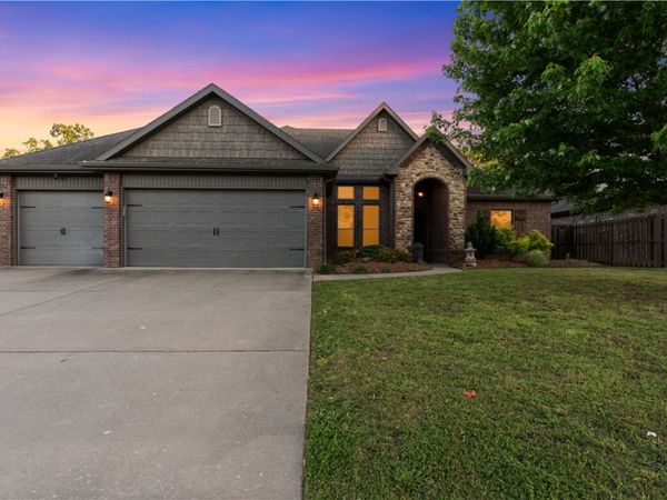 1706 NE Chaucer Street , Bentonville, AR 72712