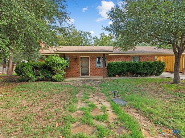 123 W Klingemann Street, New Braunfels, TX 78130