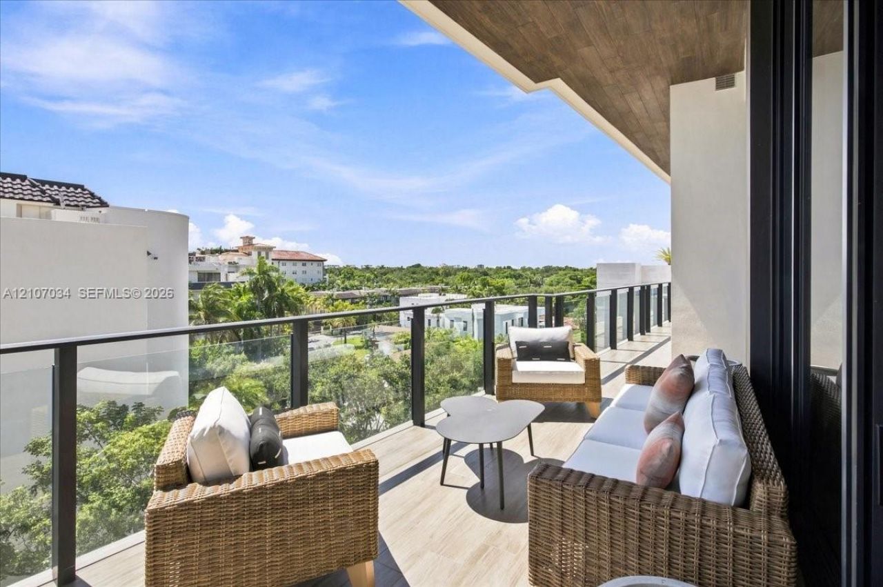 3581 E Glencoe St , Unit 605, Coconut Grove, FL 33133 Photo