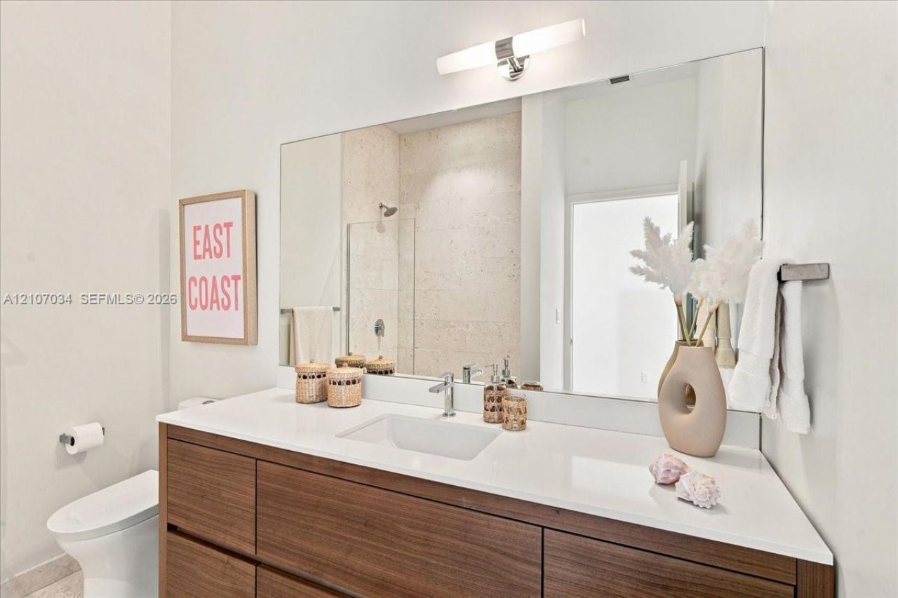 3581 E Glencoe St , Unit 605, Coconut Grove, FL 33133 Photo