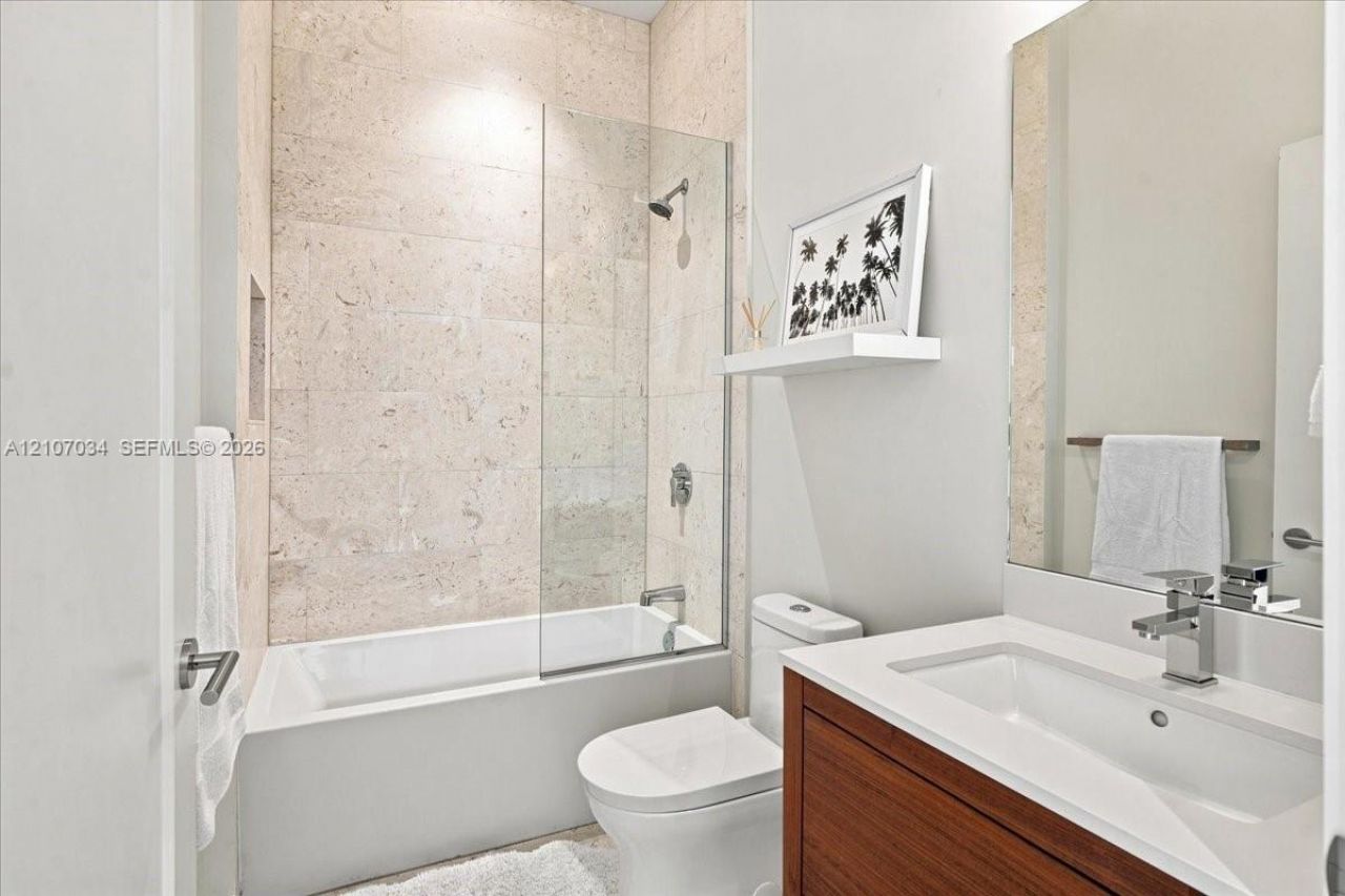 3581 E Glencoe St , Unit 605, Coconut Grove, FL 33133 Photo
