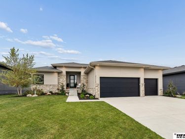 21114 Atwood Avenue, Elkhorn, NE 68022