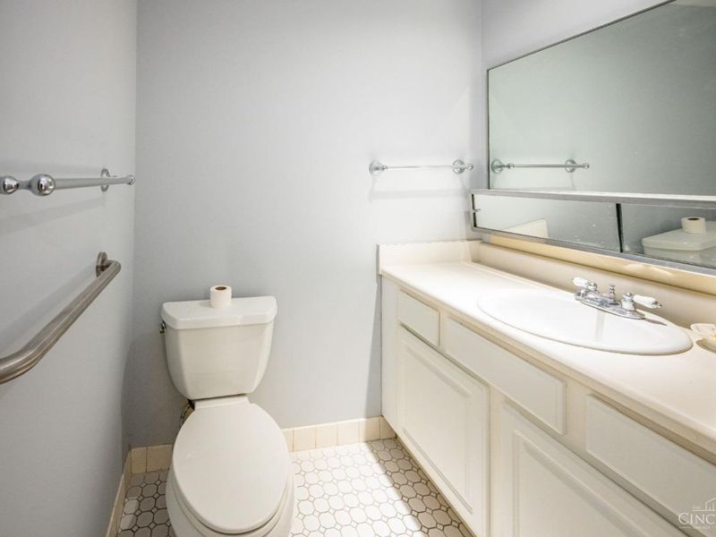810 Matson Place, Cincinnati, OH 45204 Photo 8