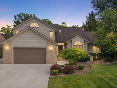 57 Streamview Drive , Troy, Mi 48085
