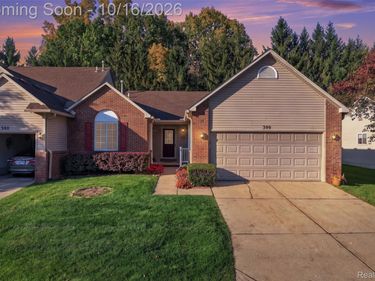 390 Woodfield Square Lane, Brighton, Mi 48116