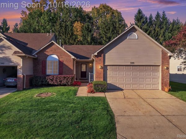 390 Woodfield Square Lane, Brighton, Mi 48116