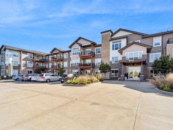 9065 Bishop Drive , Unit 101, West Des Moines, IA 50266