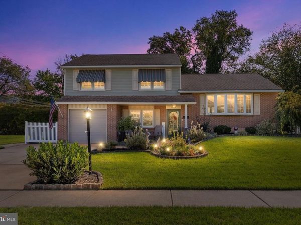 2002 GRAVERS LANE, WILMINGTON, DE 19810
