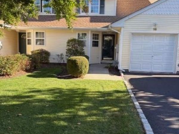 16 Blackberry Commons , Riverhead, NY 11901
