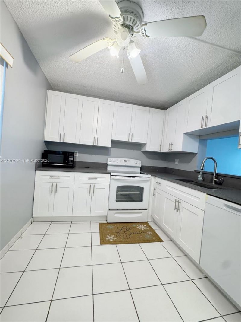 2800 Somerset Dr , Unit 115J, Lauderdale Lakes, FL 33311 Photo