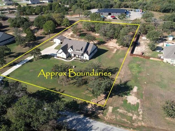 498 County Road 4598 , Boyd, TX 76023