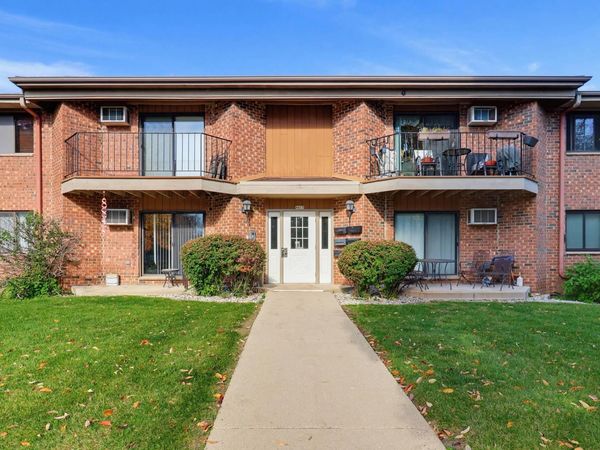 4415 S Greenridge Cir, Unit C, Greenfield, WI 53220