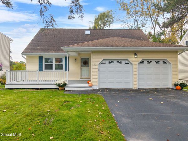 43 Par Circle, Albany, NY 12208
