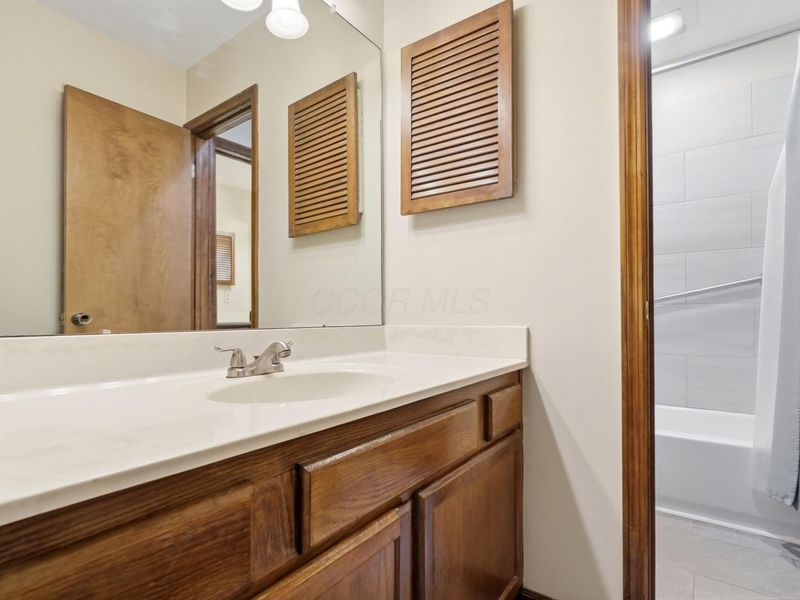 5241 Wood Run Boulevard, Unit 85, Columbus, OH 43220 Photo 17
