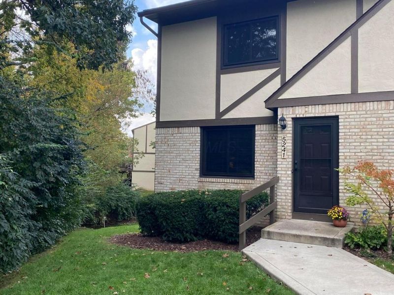 5241 Wood Run Boulevard, Unit 85, Columbus, OH 43220 Photo 3
