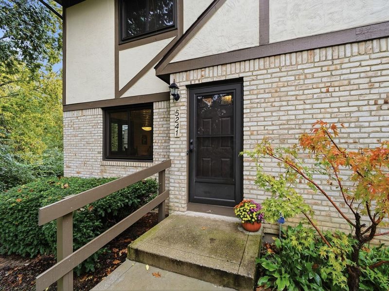 5241 Wood Run Boulevard, Unit 85, Columbus, OH 43220 Photo 4