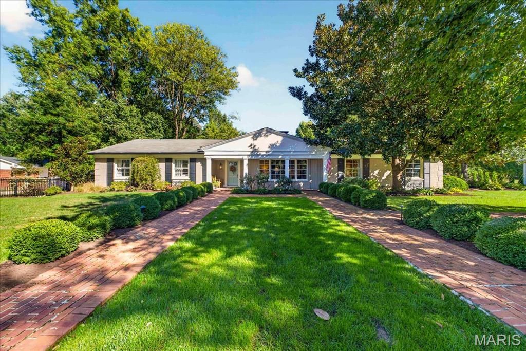 1136 Ridgelynn Drive, Ladue, MO 63124 Main Photo