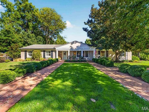 1136 Ridgelynn Drive, Ladue, MO 63124