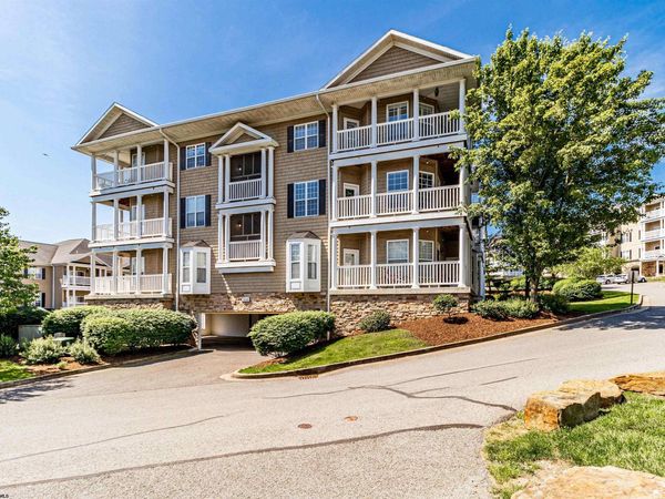 1625 Suncrest Village, Morgantown, WV 26505