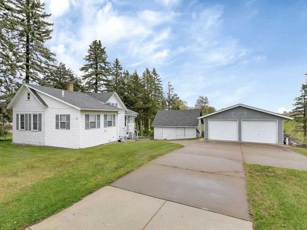 540 4th Street , Holdingford, MN 56340