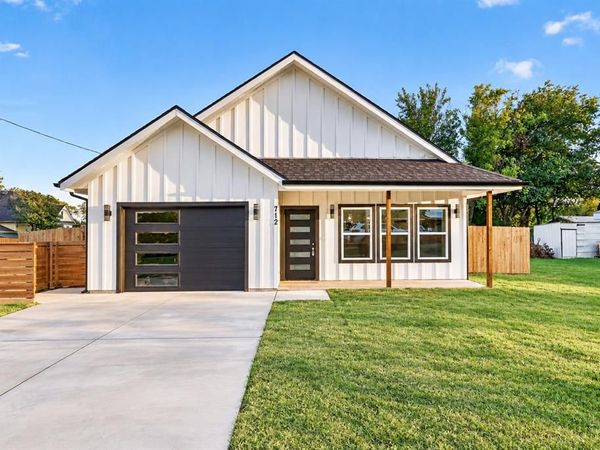 712 E 10th Street, Kemp, TX 75143
