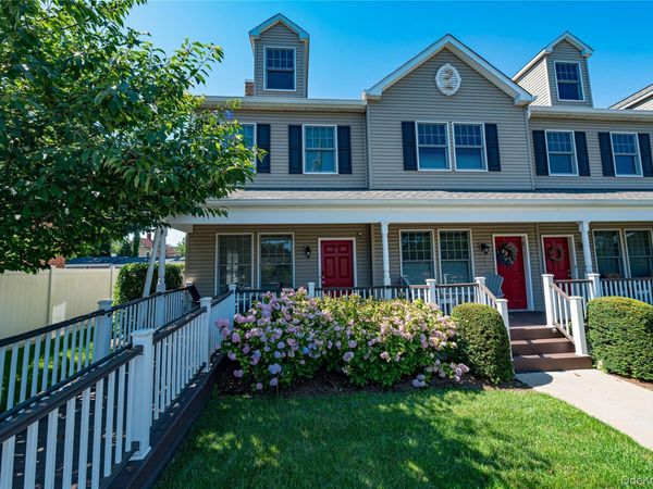 7 Nathan Hale Drive , Unit E, Huntington, NY 11743