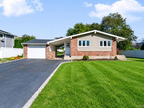 9 Plowboy Path, Commack, NY 11725