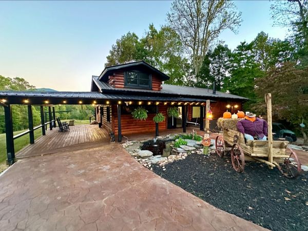 770 Old Furnace Rd , Tellico Plains, TN 37385