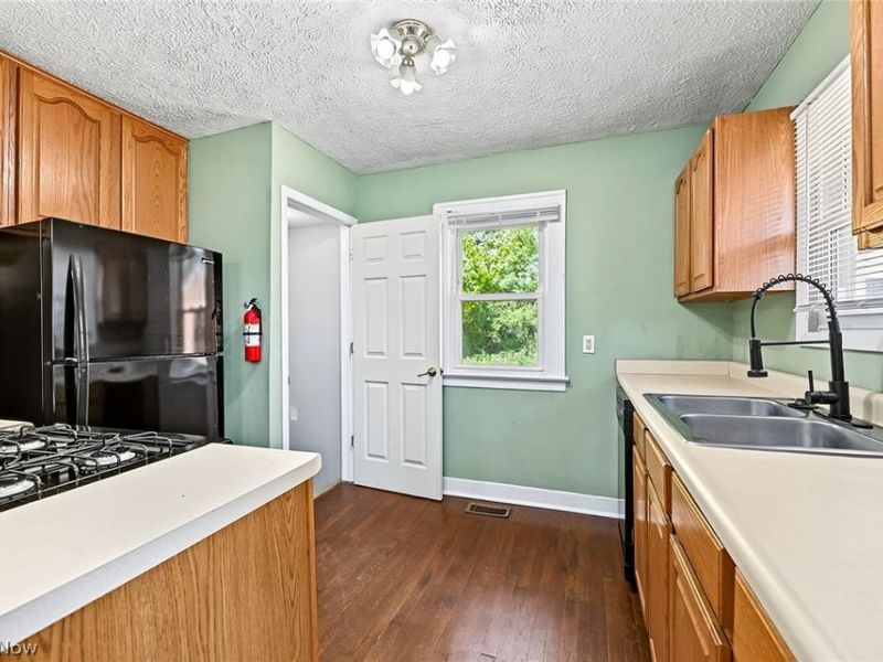 1897 Marks Avenue, Akron, OH 44305 Photo 13