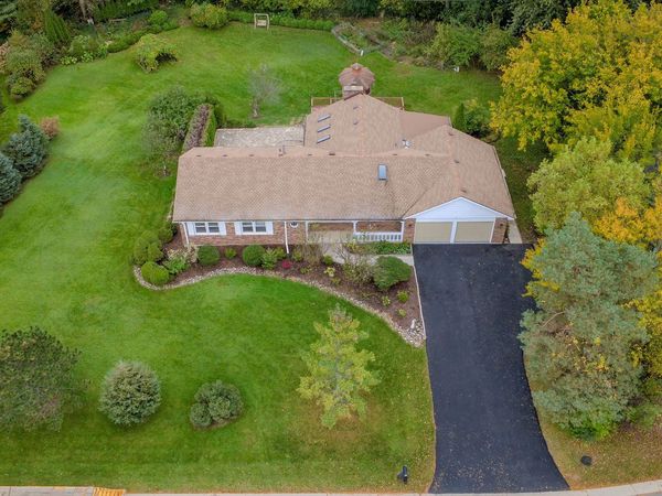 6 Lagoon Drive , Hawthorn Woods, IL 60047