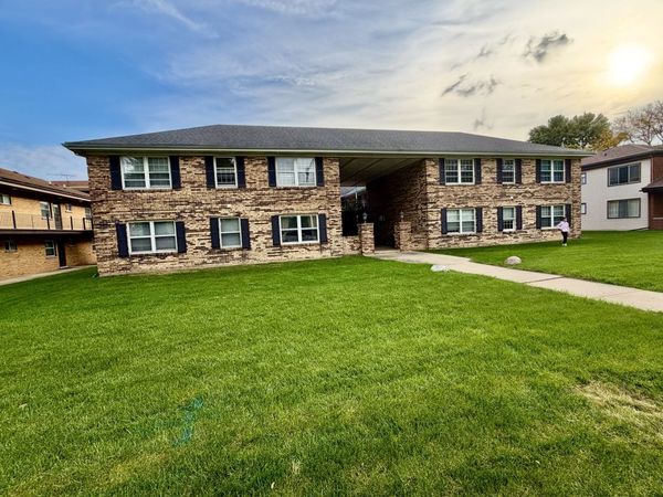 130 Douglas Avenue , Unit 4, Naperville, IL 60540