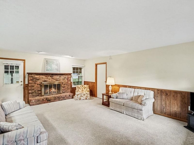 8253 Lake Ridge Drive, West Chester, OH 45069 Photo 11