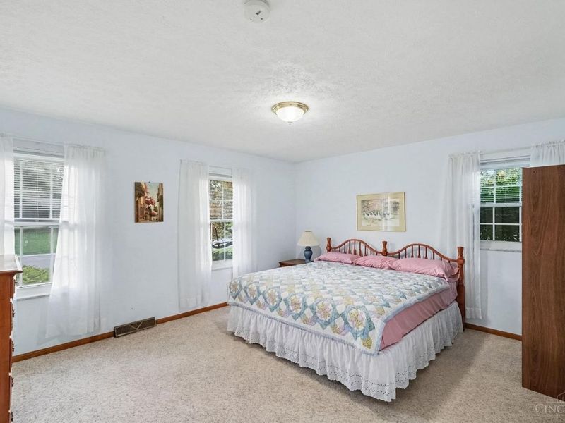 8253 Lake Ridge Drive, West Chester, OH 45069 Photo 12