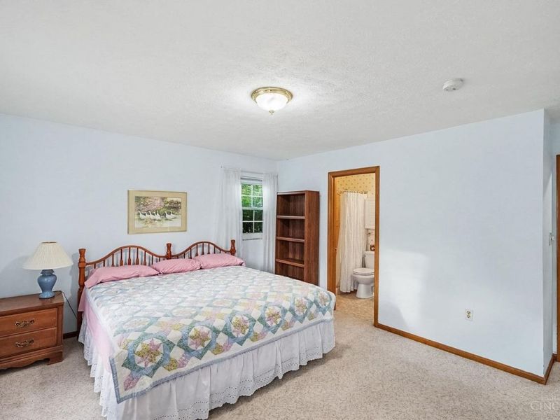 8253 Lake Ridge Drive, West Chester, OH 45069 Photo 13