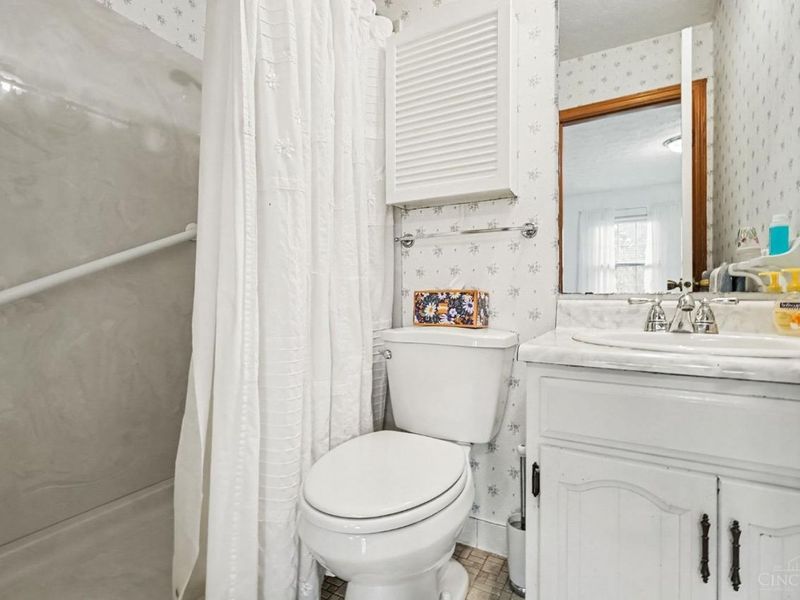 8253 Lake Ridge Drive, West Chester, OH 45069 Photo 14