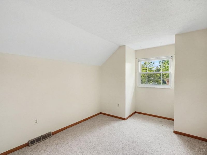 8253 Lake Ridge Drive, West Chester, OH 45069 Photo 18