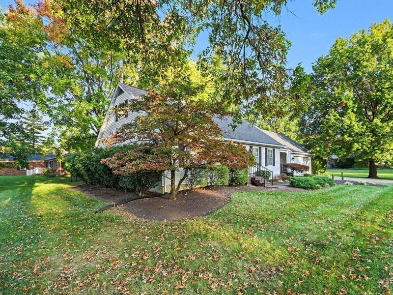 8253 Lake Ridge Drive, West Chester, OH 45069 Photo 2
