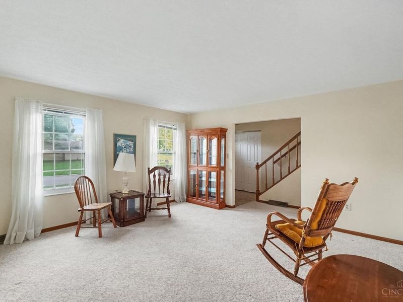 8253 Lake Ridge Drive, West Chester, OH 45069 Photo 4
