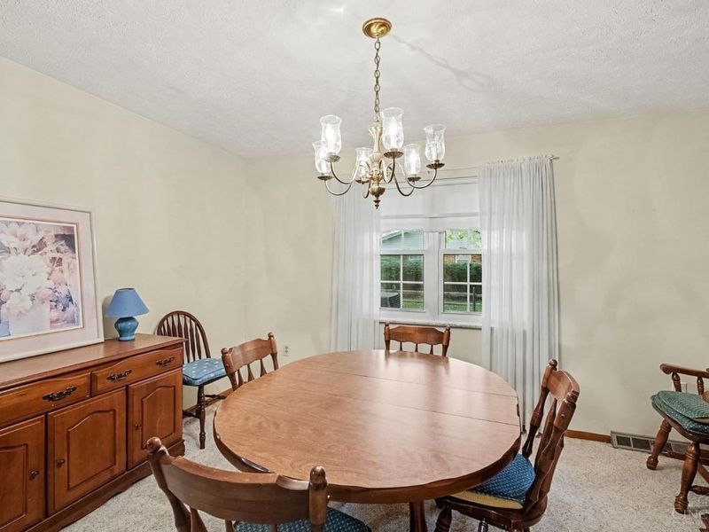 8253 Lake Ridge Drive, West Chester, OH 45069 Photo 5