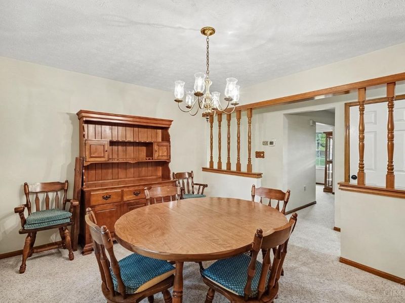 8253 Lake Ridge Drive, West Chester, OH 45069 Photo 6